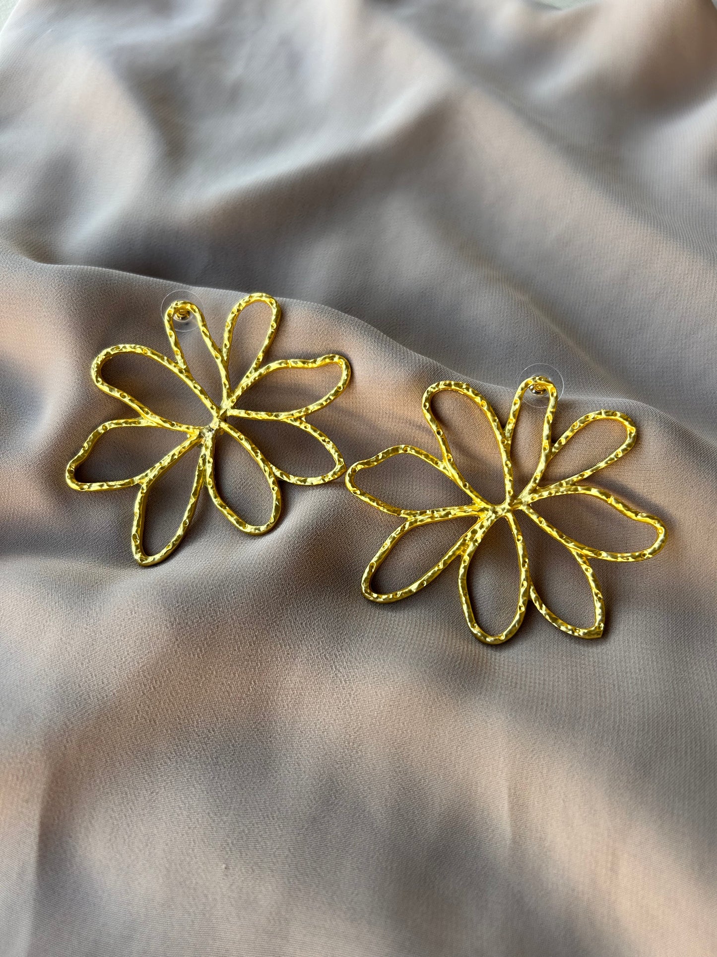 Statement Golden Flower